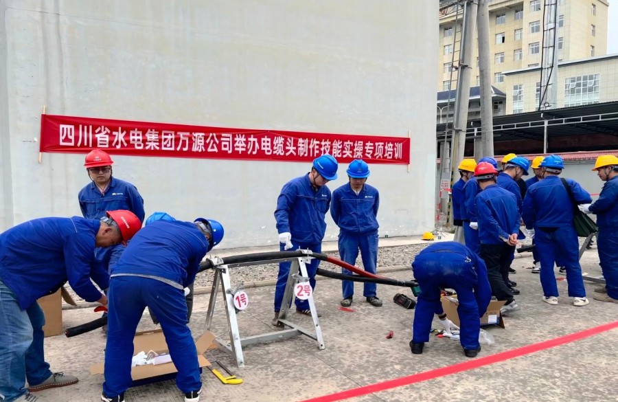 圖2為學員制作電纜頭